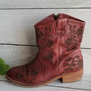 Taos Western Cowboy boots zipper floral
